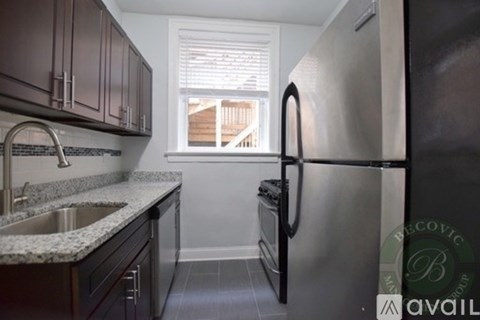 1106 W Glenlake Ave 2 Beds Apartment for Rent