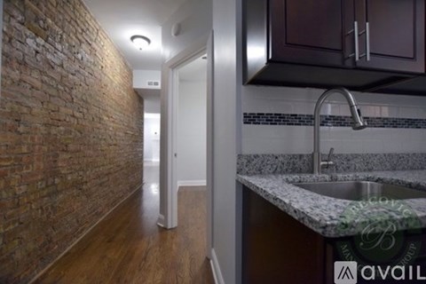 1106 W Glenlake Ave 2 Beds Apartment for Rent