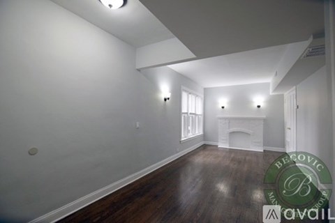1106 W Glenlake Ave 2 Beds Apartment for Rent