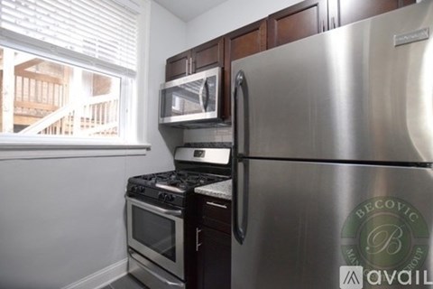 1106 W Glenlake Ave 2 Beds Apartment for Rent