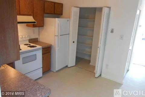 5507 Woodlawn Manor Ct 3 Beds Apartment for Rent