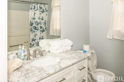 660 Compton Lane 5 Beds Apartment for Rent