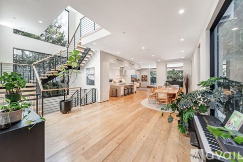 527 N Harper Ave 5 Beds Apartment for Rent