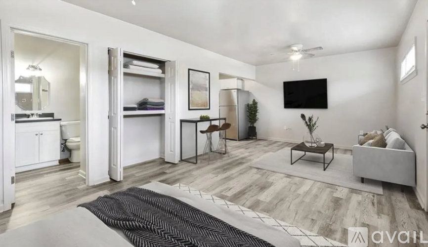 251 Barry Ave Studio Apartment for Rent - Photo gallery 1