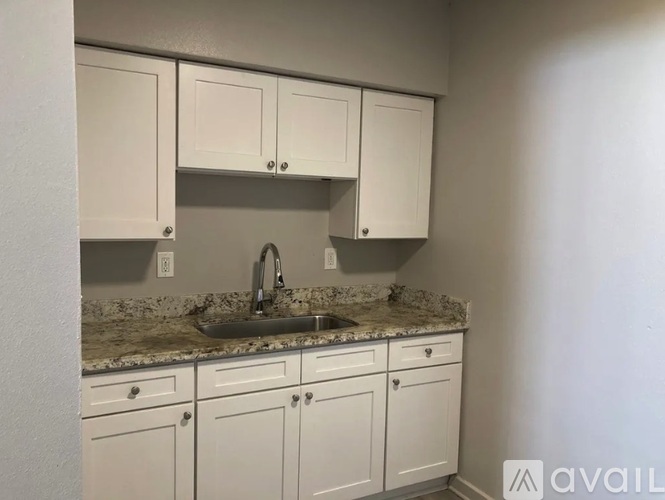 251 Barry Ave Studio Apartment for Rent - Photo gallery 5