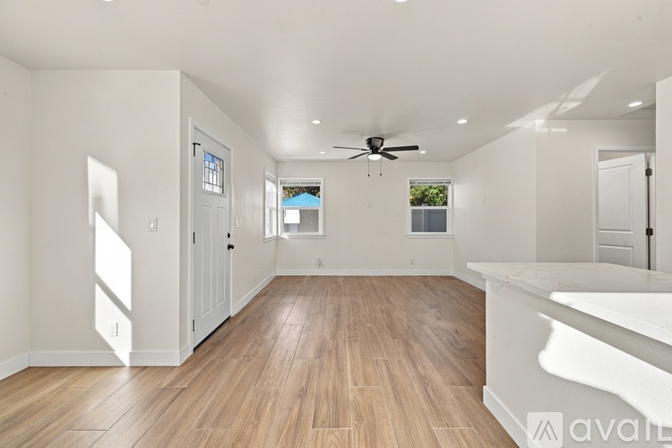 1827 E McMillan St 2 Beds Single Family Home for Rent - Photo gallery 5