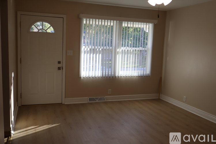 402 Watrous Ave 2 Beds Single Family Home for Rent - Photo gallery 3