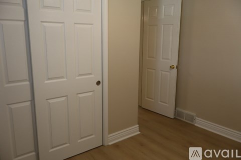 402 Watrous Ave 2 Beds Apartment for Rent