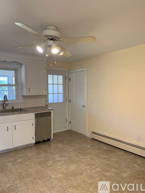 107 Salisbury St 2 Beds Apartment for Rent
