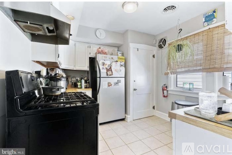 28 East Coulter Avenue 2 Beds Single Family Home for Rent - Photo gallery 3