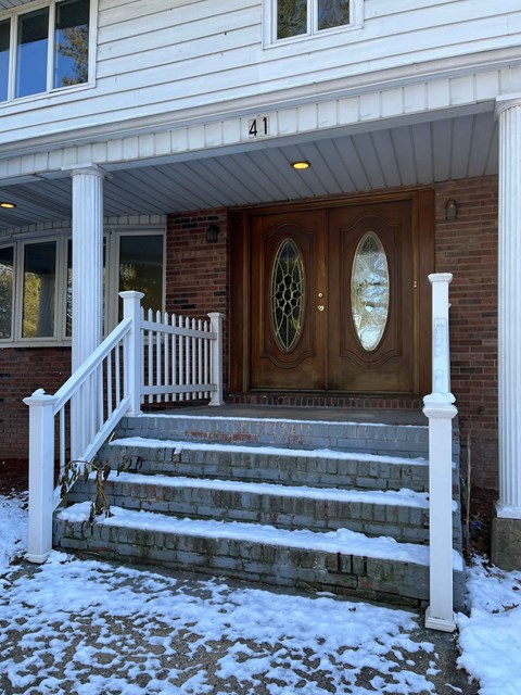 41 Runyons Ln 3 Beds Apartment for Rent