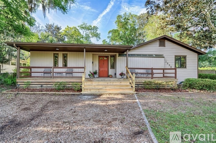 1635 NW 7th Pl 6 Beds Single Family Home for Rent - Photo gallery 1