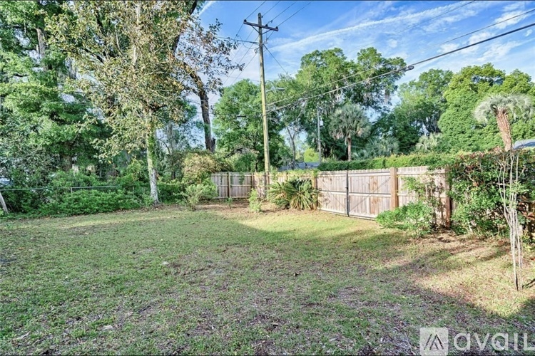 1635 NW 7th Pl 6 Beds Single Family Home for Rent - Photo gallery 2