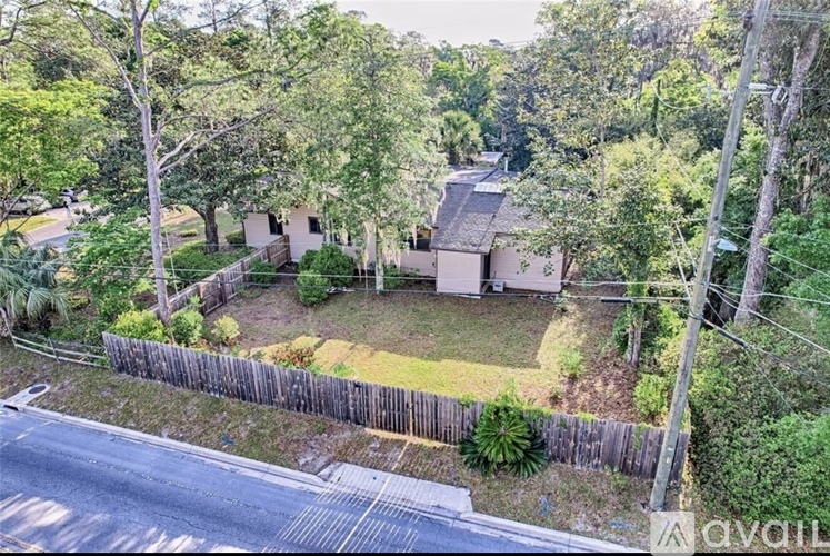 1635 NW 7th Pl 6 Beds Single Family Home for Rent - Photo gallery 3