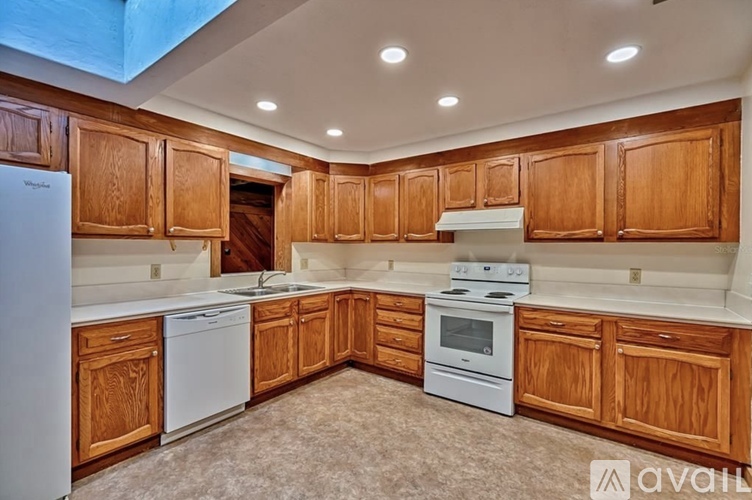 1635 NW 7th Pl 6 Beds Single Family Home for Rent - Photo gallery 4
