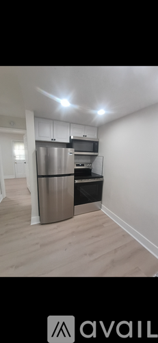703 E 12th St 1 Apartment for Rent - Photo gallery 5