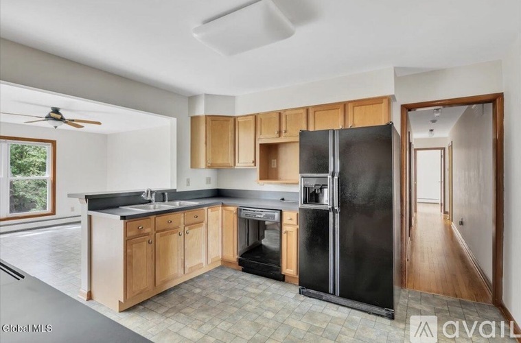 4 Albright Avenue 3 Beds Single Family Home for Rent - Photo gallery 4