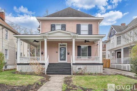 422 Woods Ave SW 3 Beds Apartment for Rent