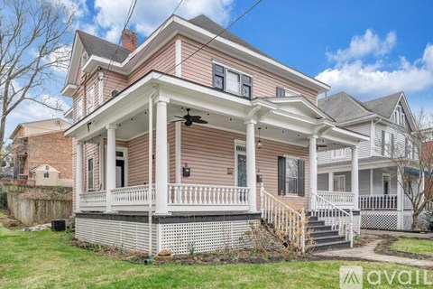 422 Woods Ave SW 3 Beds Apartment for Rent