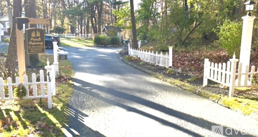 45 Greenwich Dr 3 Beds Single Family Home for Rent - Photo gallery 3