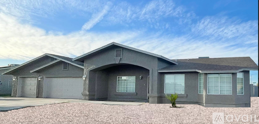 6398 East 42nd Lane 3 Beds Single Family Home for Rent - Photo gallery 1