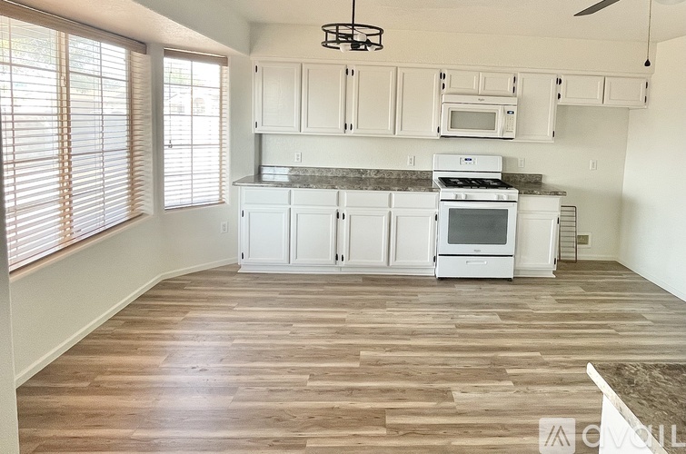 6398 East 42nd Lane 3 Beds Single Family Home for Rent - Photo gallery 2