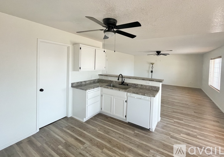 6398 East 42nd Lane 3 Beds Single Family Home for Rent - Photo gallery 3