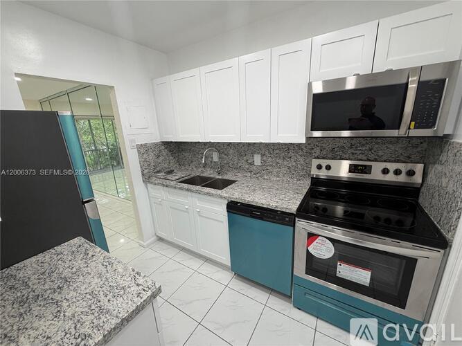 2200 NE 66th St 1 Condo for Rent - Photo gallery 2