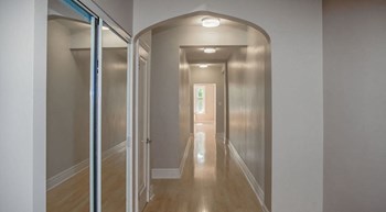 4557 Sherbrooke Street West 1-3 Beds Apartment for Rent - Photo Gallery 5