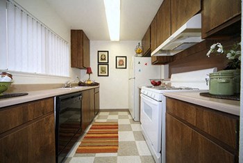 2033 F Street 1-4 Beds Apartment for Rent - Photo Gallery 4