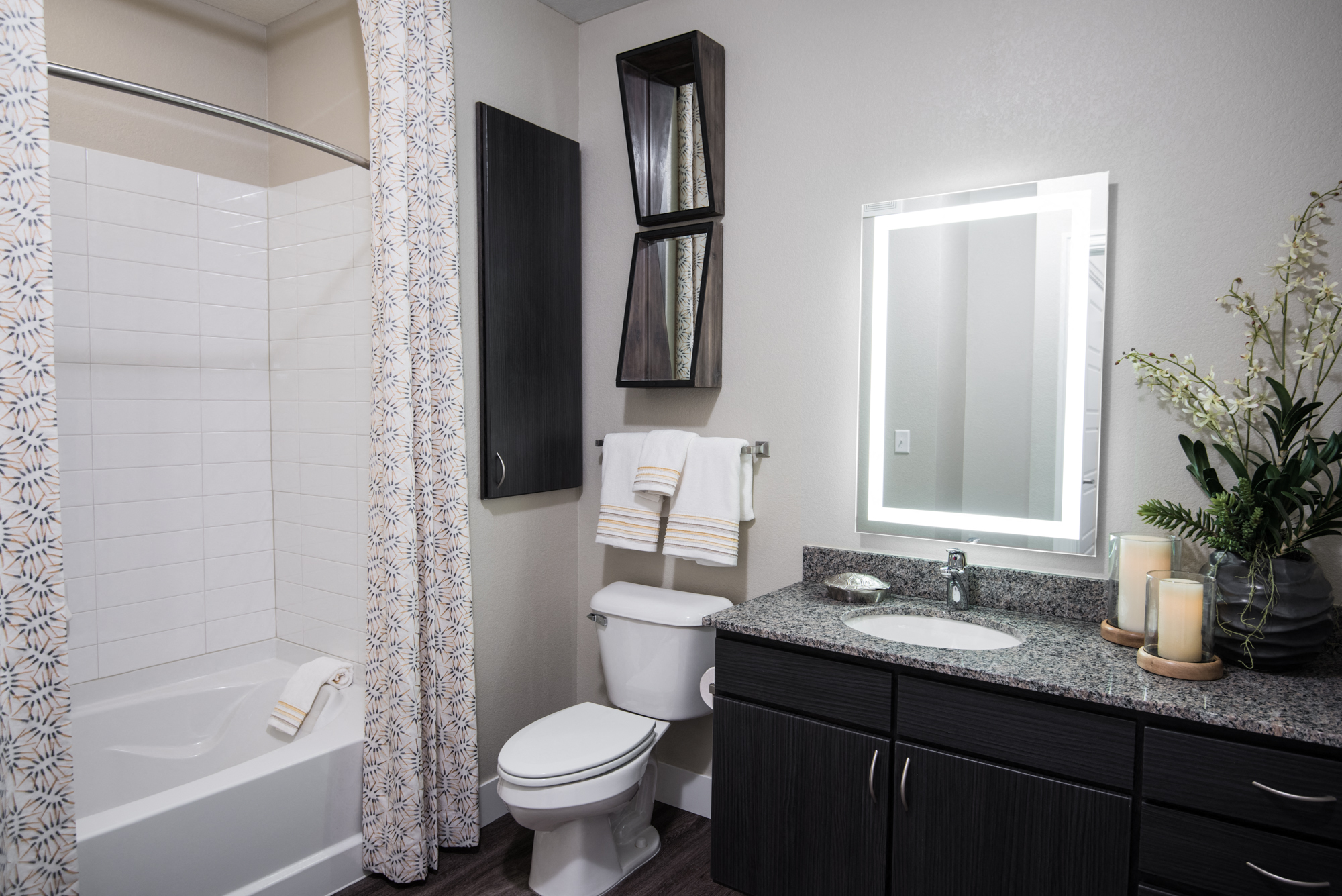 Hartley Flats - Denver, CO - bathroom