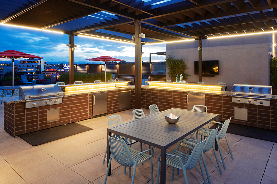 Studio LoHi apartments in Denver, CO - grilling stations