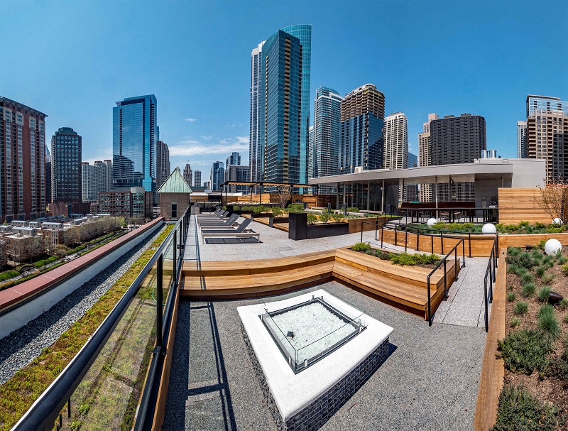 Chicago luxury apartment roof deck with fire pit