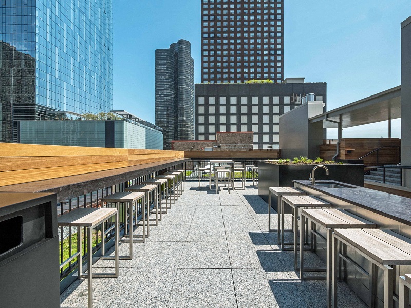 Chicago luxury apartment roof deck residential amenity