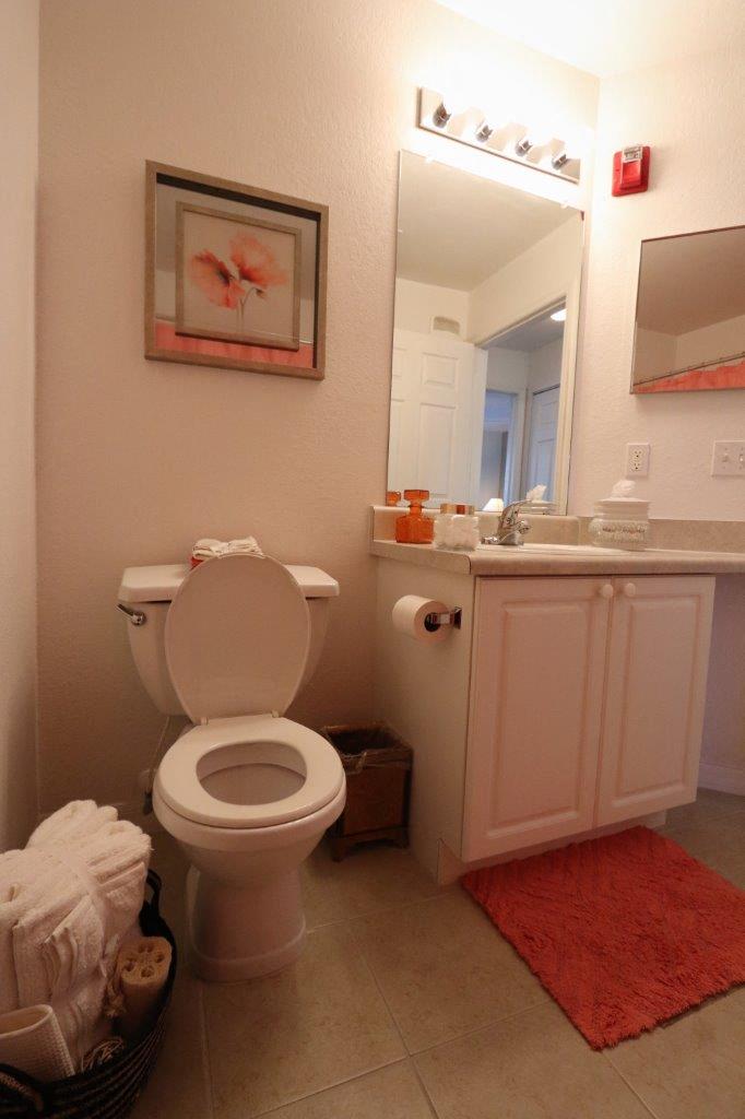 Academy Village Apartments Bathroom