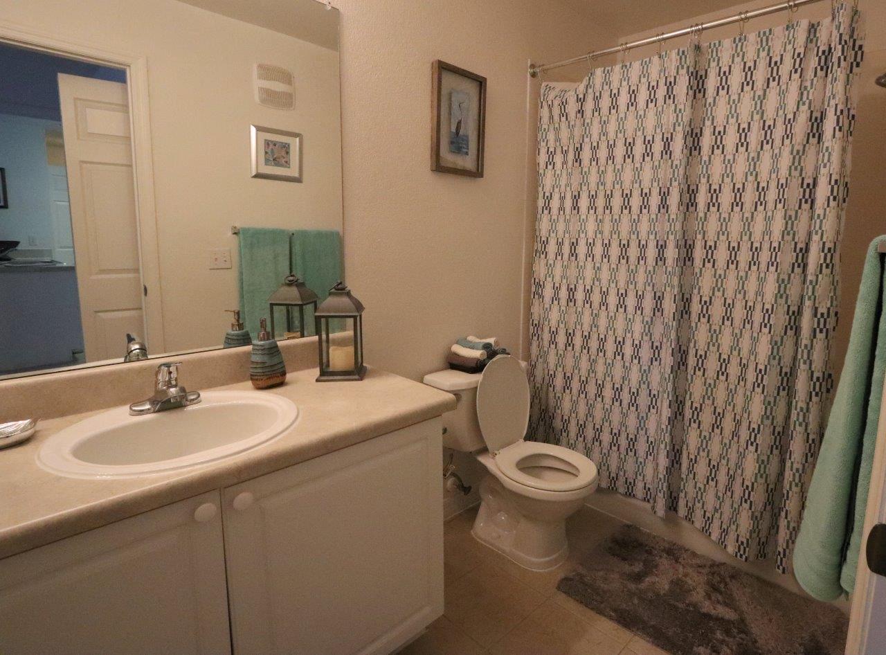 Academy Village Apartments Bathroom