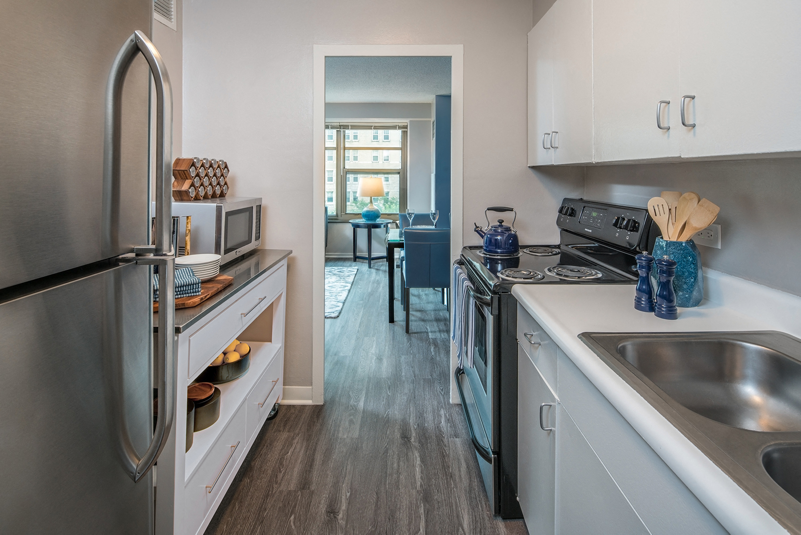 Welcome To Twin Towers Hyde Park Chicago Apartments