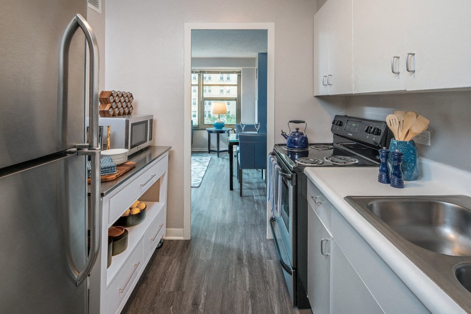 Kitchen Appliances at Twin Towers, Chicago, IL