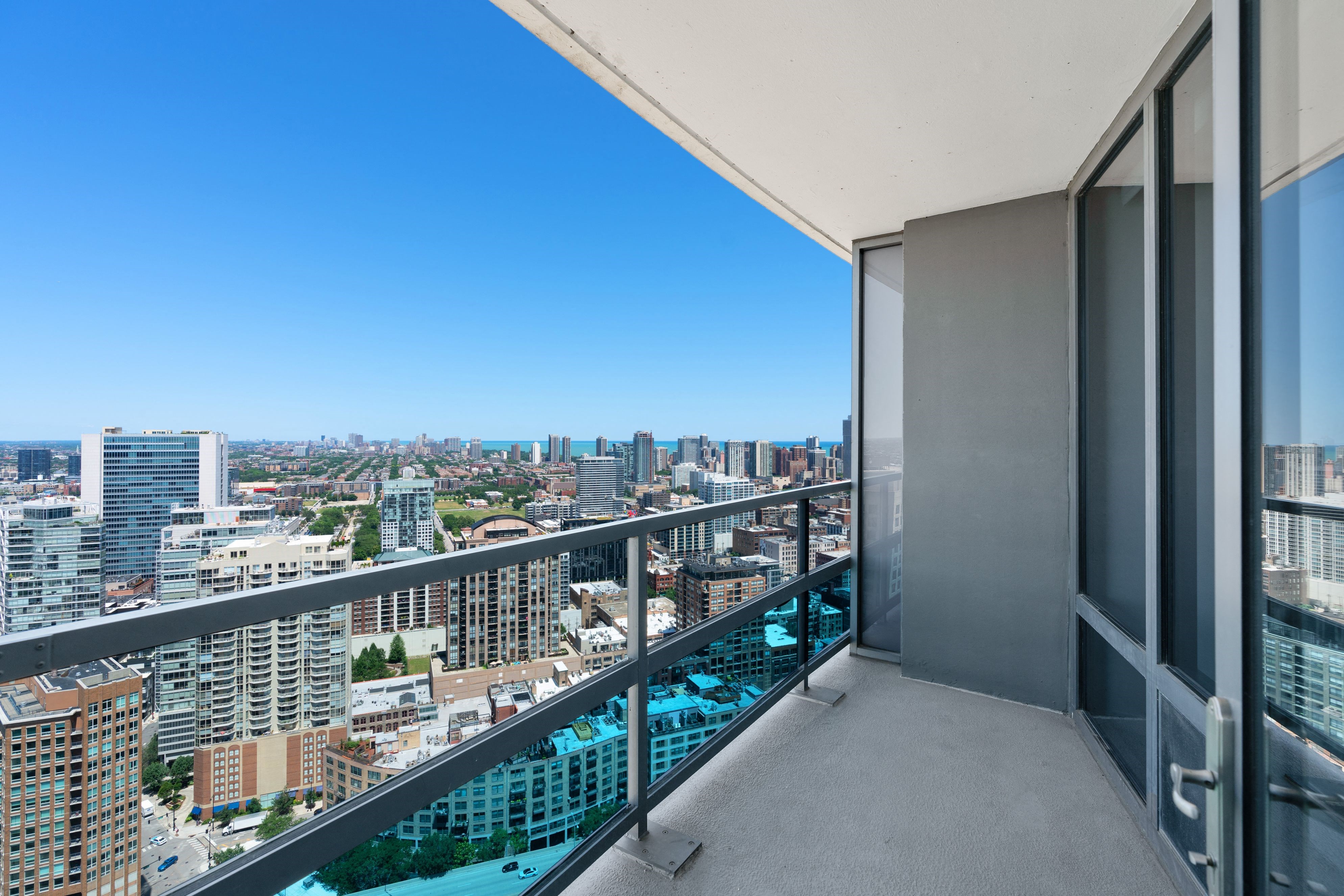 Kingsbury Plaza Apartments, 520 North Kingsbury Street, Chicago, IL