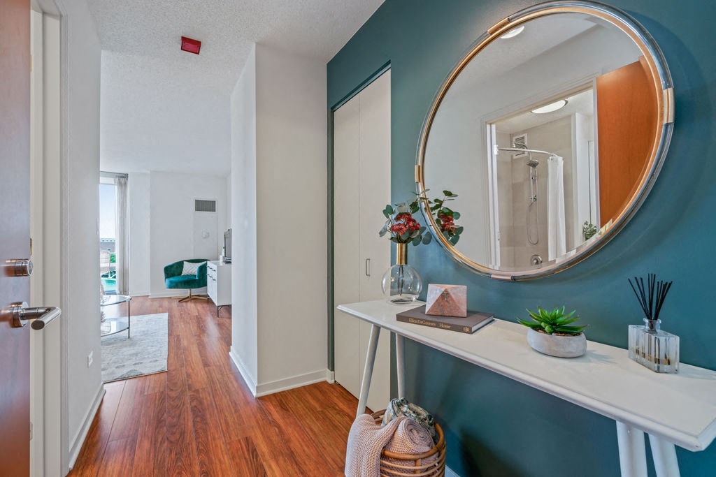 Entryway at Kingsbury Plaza, Illinois, 60654