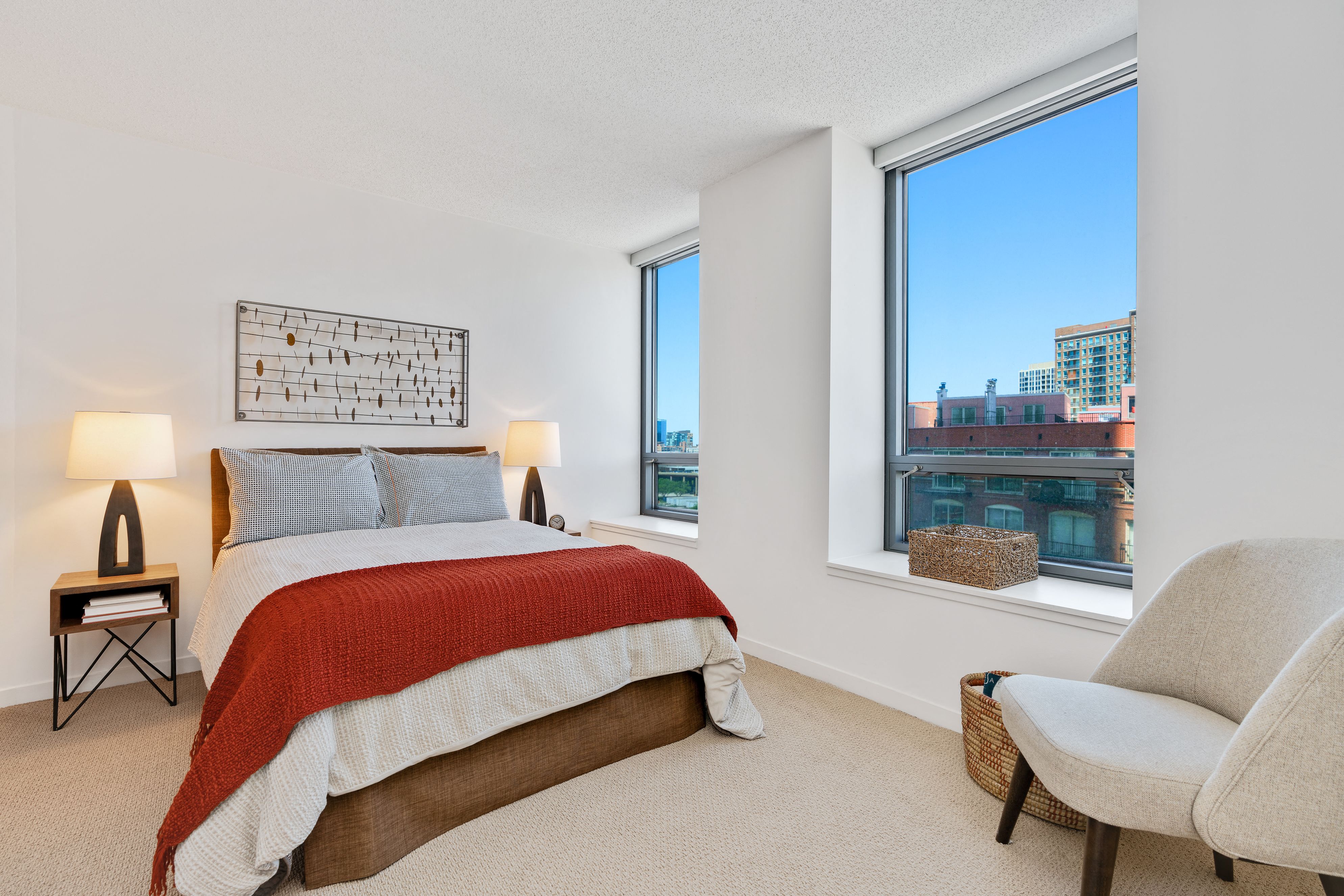 bedroom with double windows at Kingsbury Plaza, Chicago, 60654
