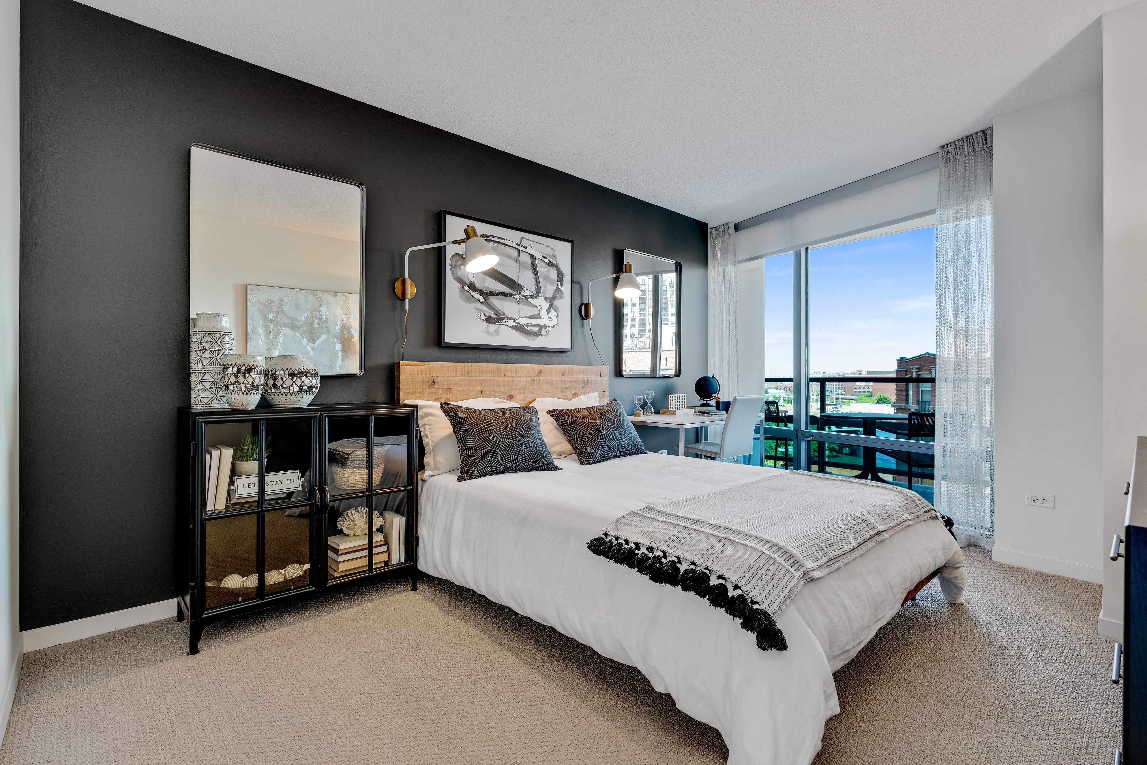 Bedroom image at Kingsbury Plaza, Chicago, IL, 60654