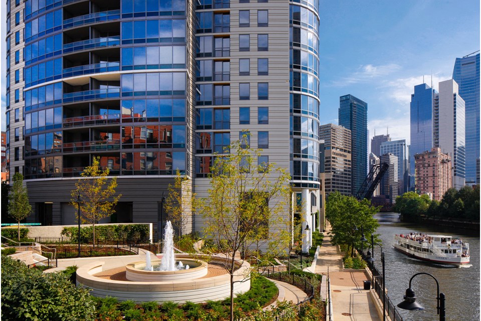 Exterior photo of fountain, terrace, and Riverwalk with Kingsbury Plaza facade in the background at Kingsbury Plaza, Chicago, IL, 60654