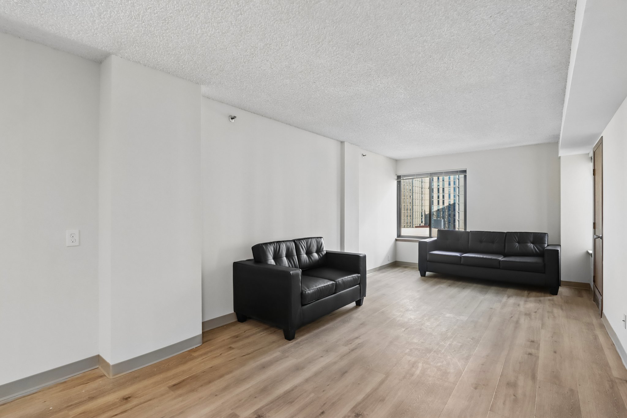 515 University Avenue Studio-4 Beds Apartment for Rent