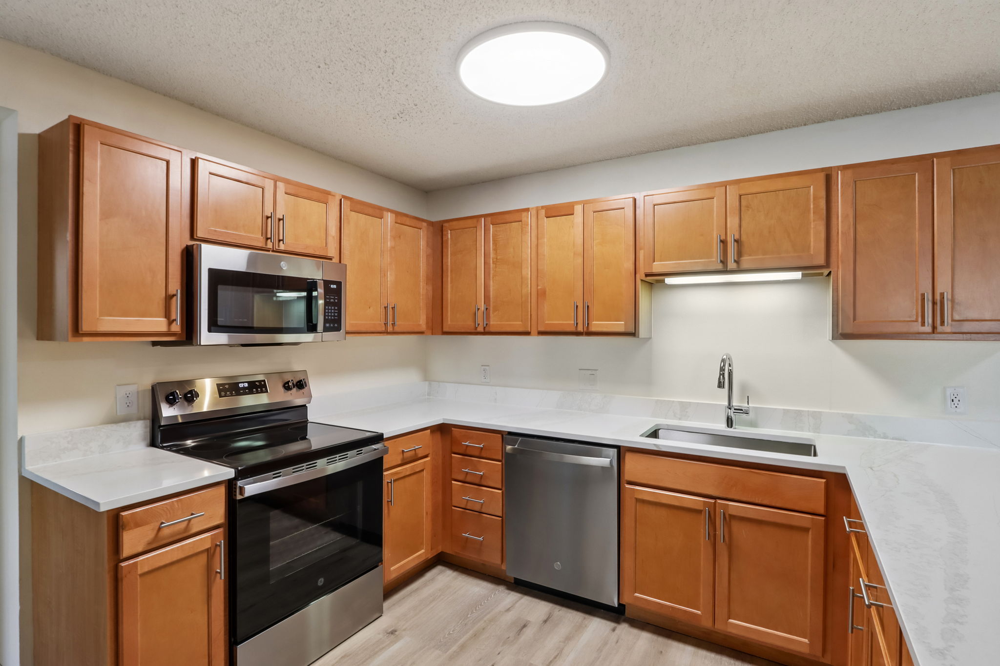 515 University Avenue Studio-4 Beds Apartment for Rent