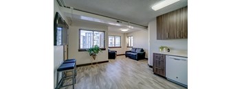 Upscale Top Floor Two Bedroom