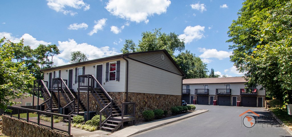 the building where the motel is located