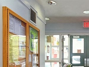 Our friendly, on-site management staff are here to provide best-in-class service. Guaranteed. Building lobby.