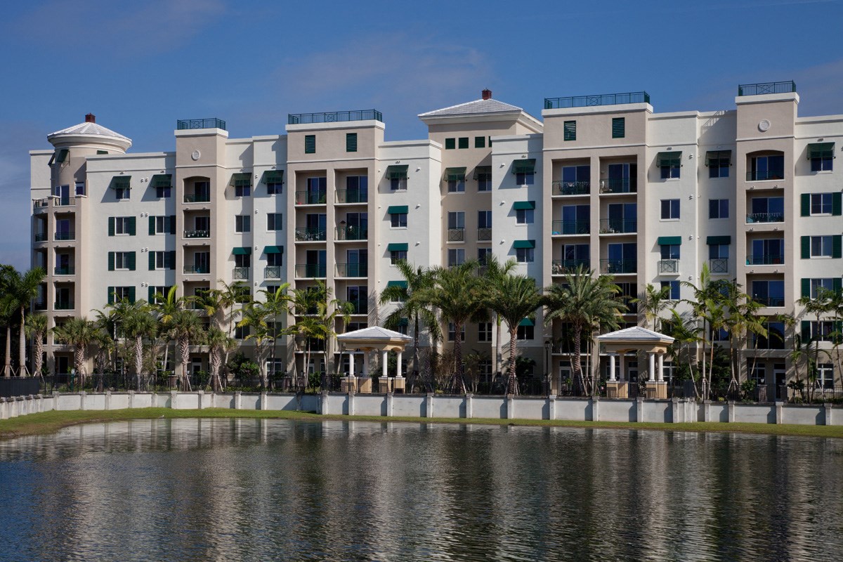 The Manor In Plantation Apartments, 601 NW 82nd Avenue, Plantation, FL