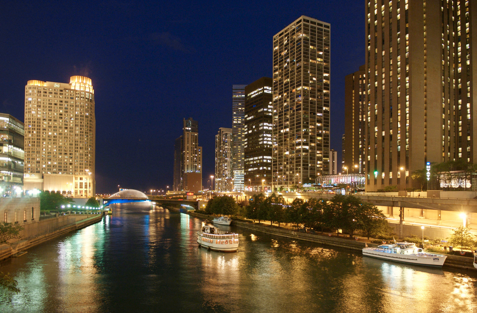 to Columbus Plaza New Eastside Chicago Apartments